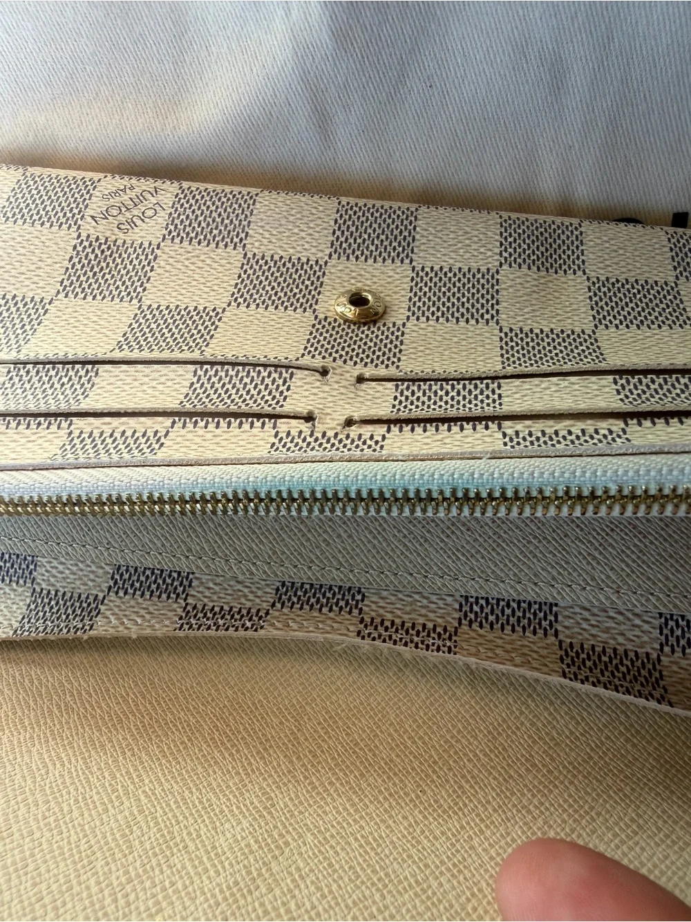 Louis Vuitton Azur Wallet (price is firm)